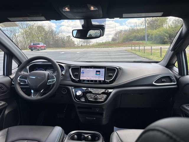 New 2026 Chrysler Pacifica Select image 13