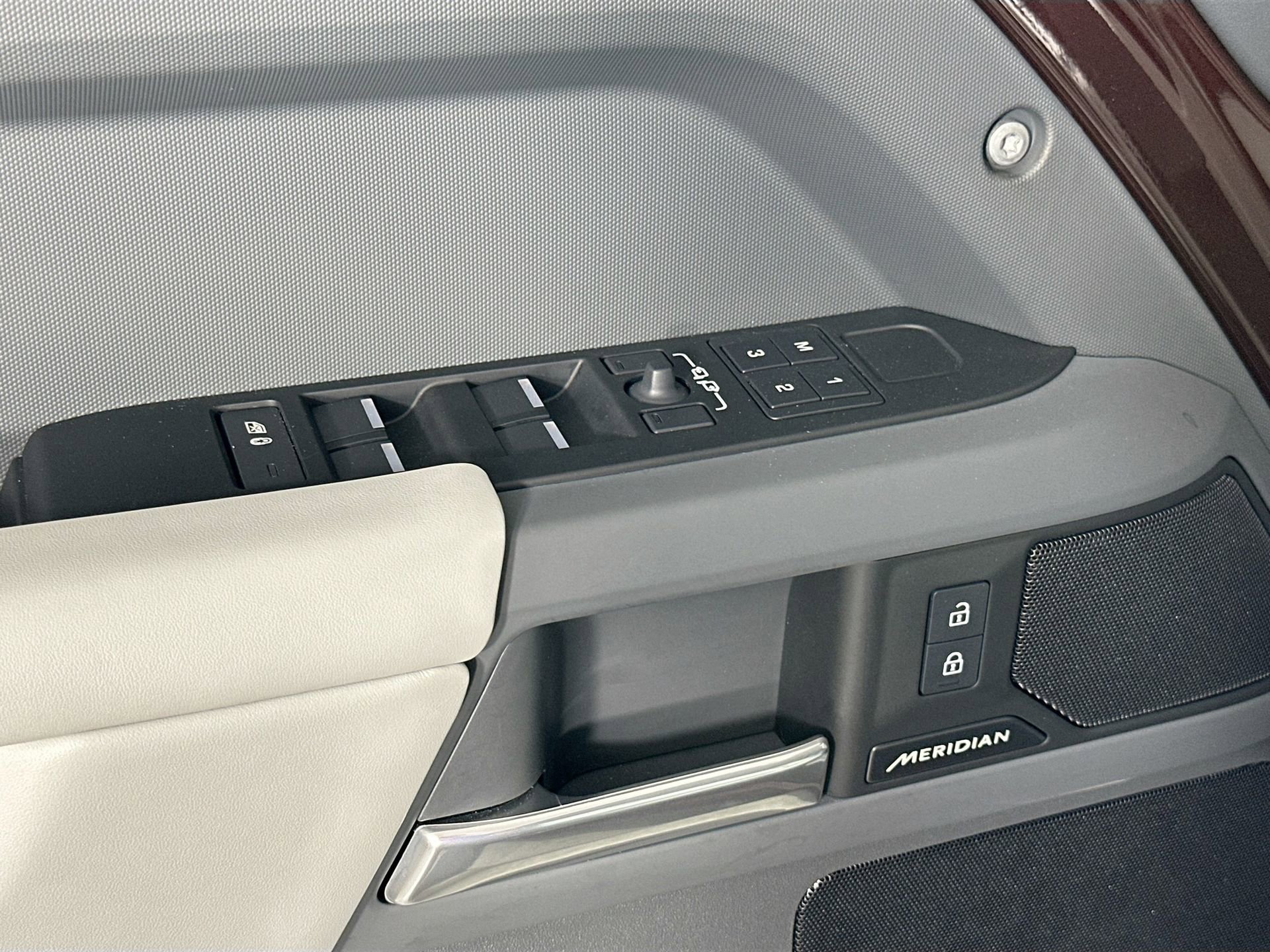 Certified 2025 Land Rover Defender 130 S image 19