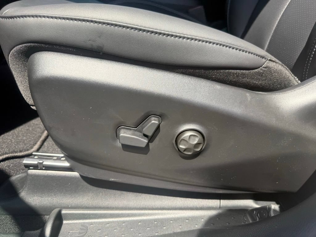 New 2027 Chrysler Pacifica Select w/ Family Tech Group FWD image 13