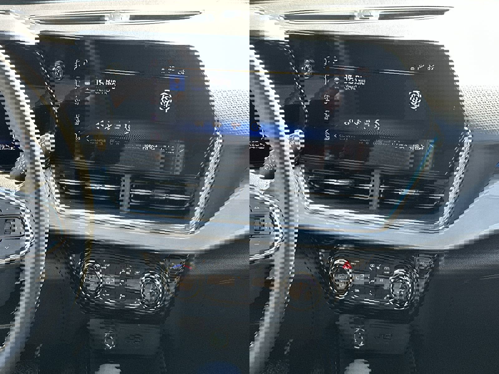 Used 2025 Chevrolet Trax LT w/ LT Convenience Package image 25