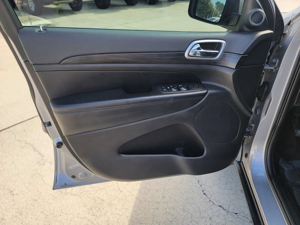 Used 2019 Jeep Grand Cherokee Laredo w/ Laredo X Package RWD image 10