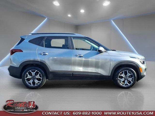 Used 2022 Kia Seltos EX AWD/4WD image 2