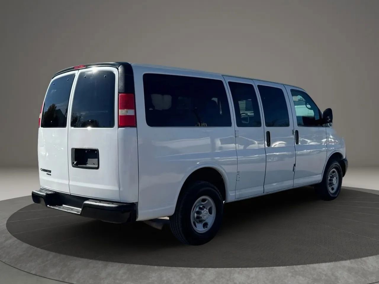 Used 2014 Chevrolet Express 2500 LS image 9