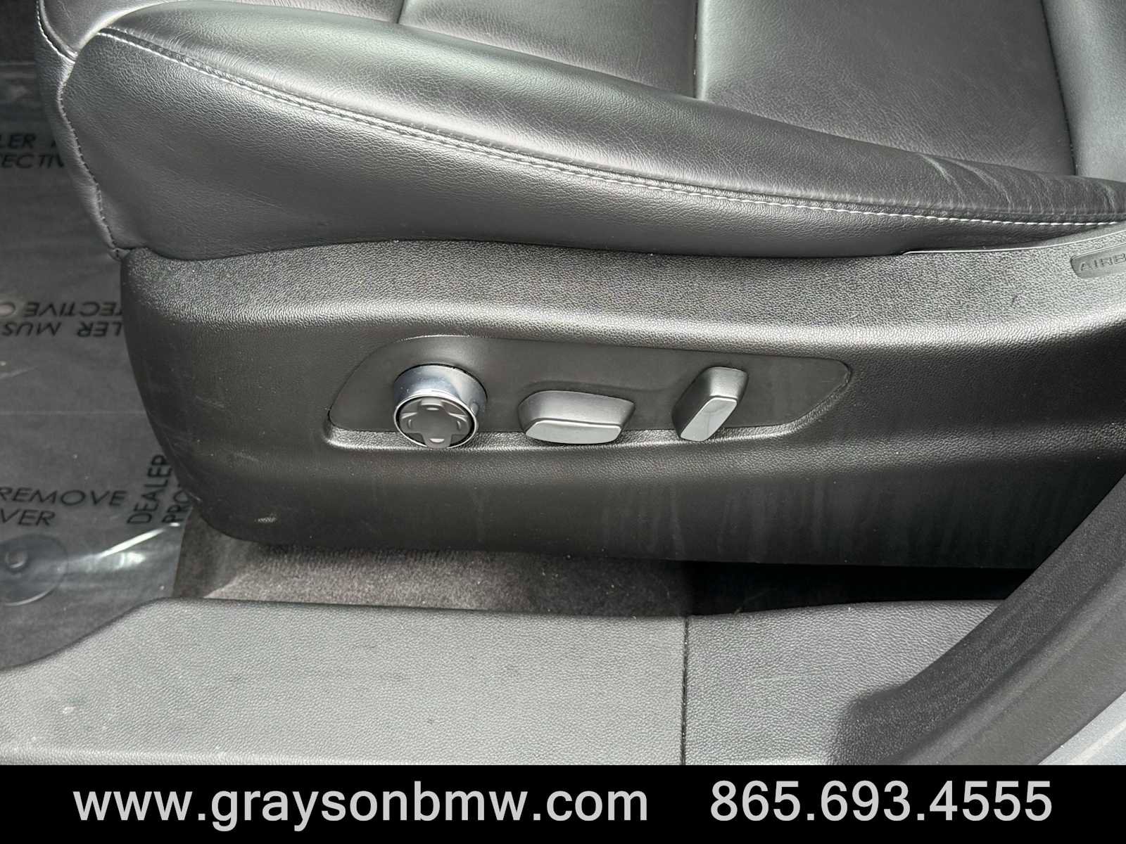 Used 2025 Cadillac XT4 Premium Luxury image 11