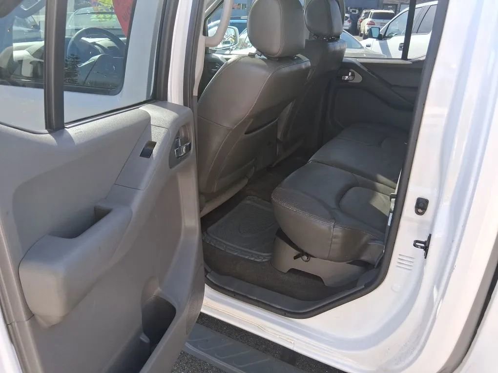 Used 2005 Nissan Frontier LE w/ (X01) Leather Pkg image 11
