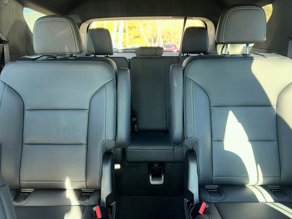 Used 2025 Chevrolet Traverse LT image 15