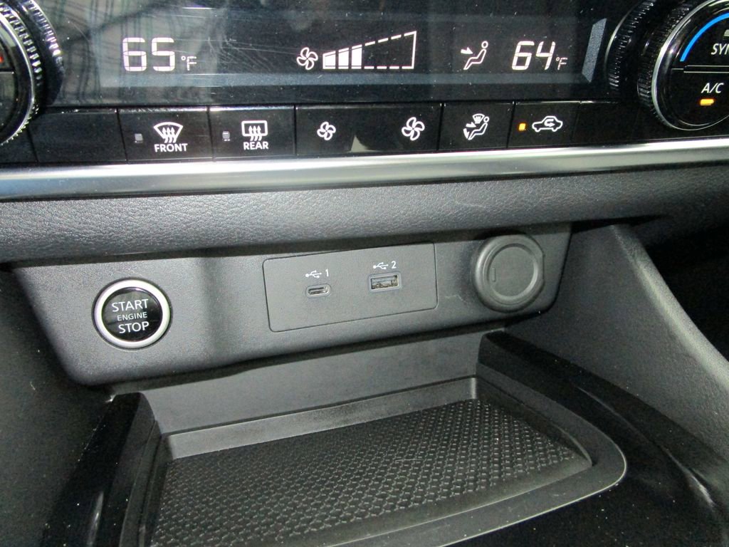 Used 2023 Nissan Rogue SV image 35