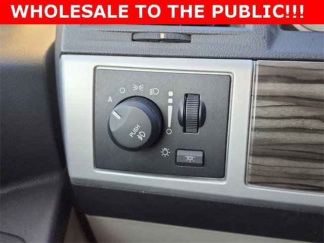 Used 2010 Chrysler Town & Country Touring image 29