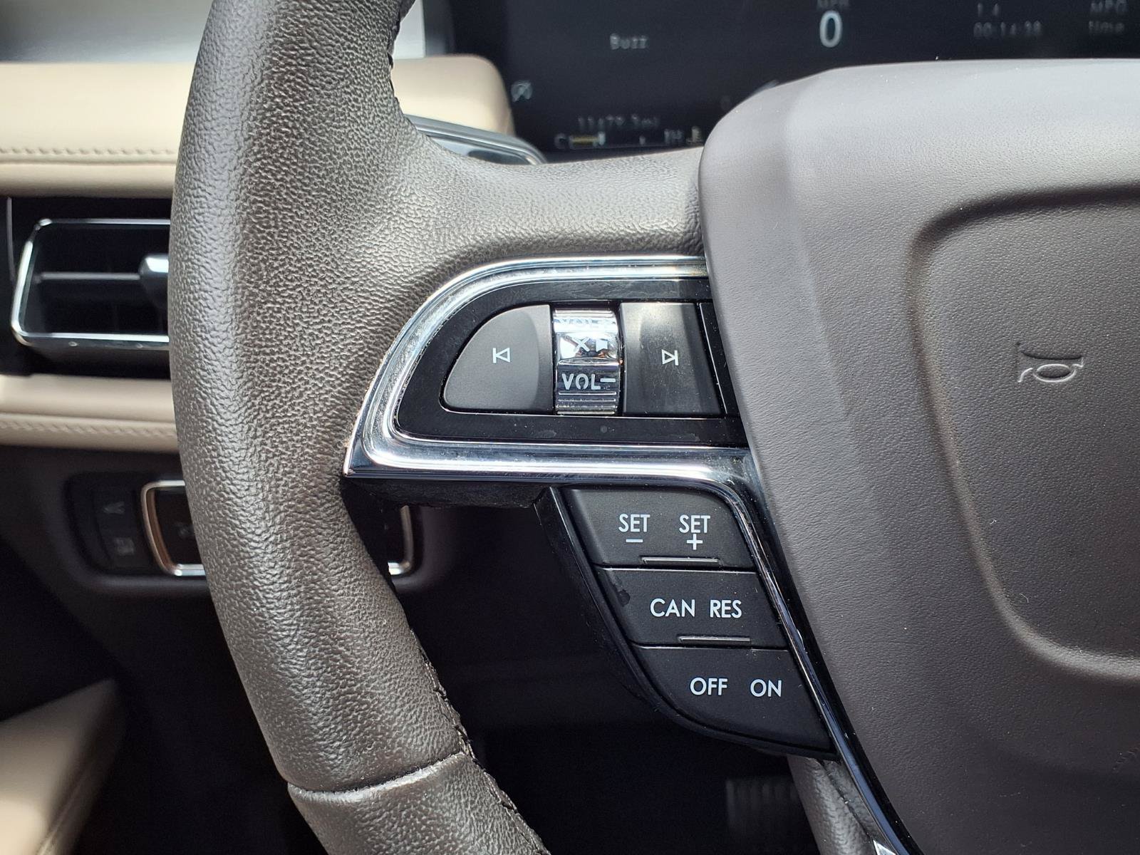 Used 2023 Lincoln Nautilus AWD image 12