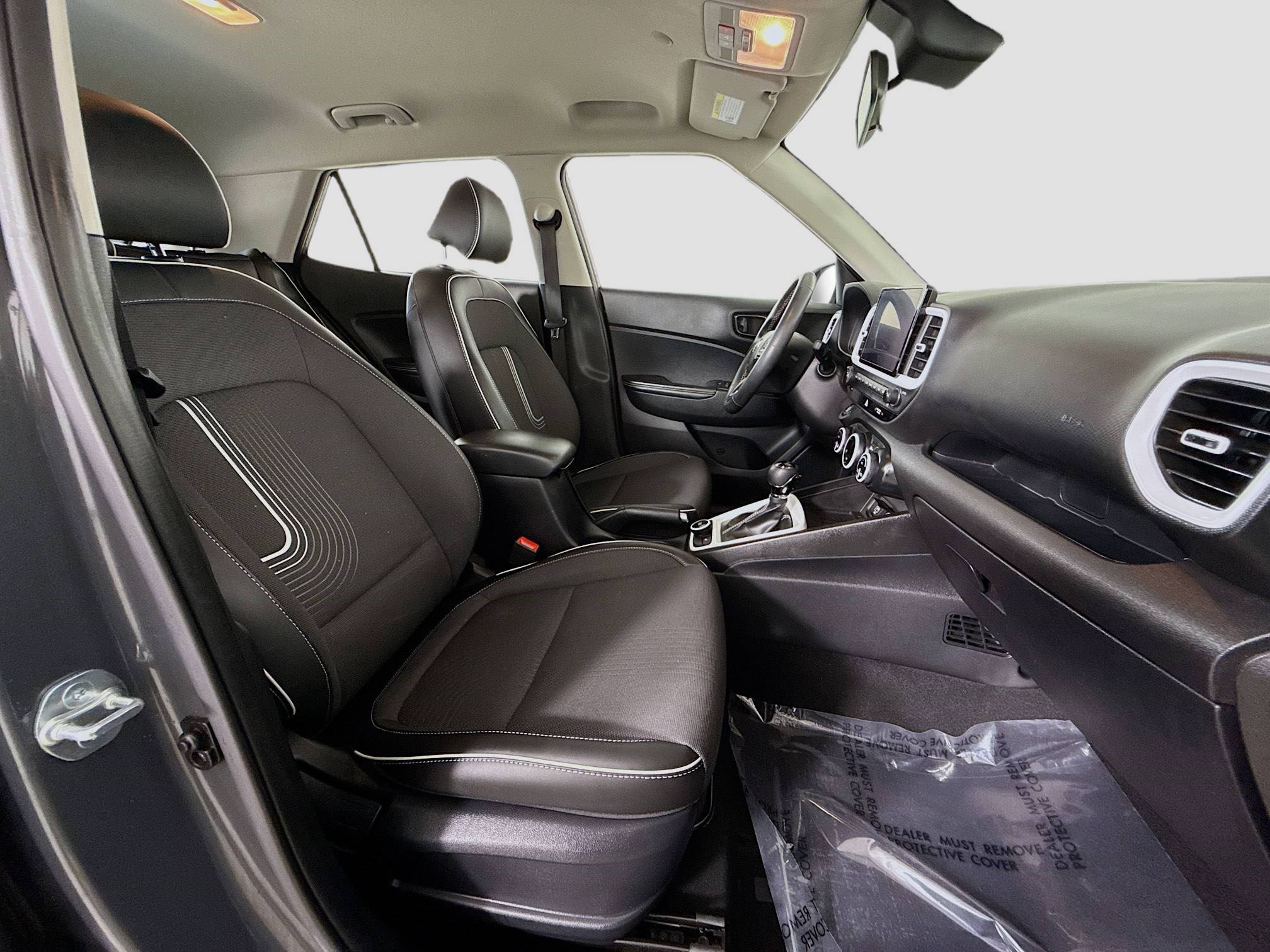 Used 2024 Hyundai Venue Limited image 27