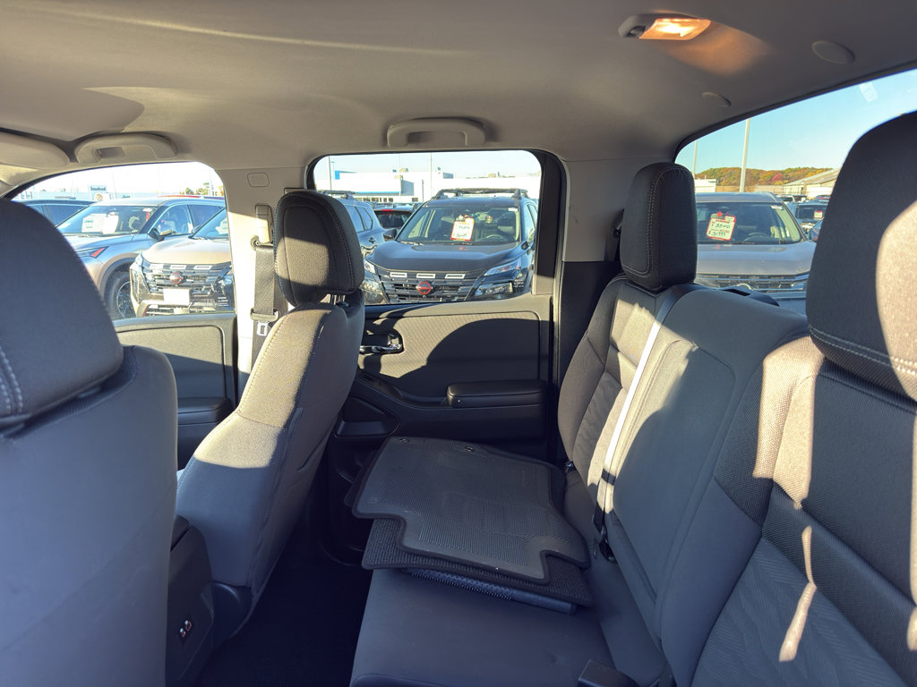 Certified 2024 Nissan Frontier SV image 33
