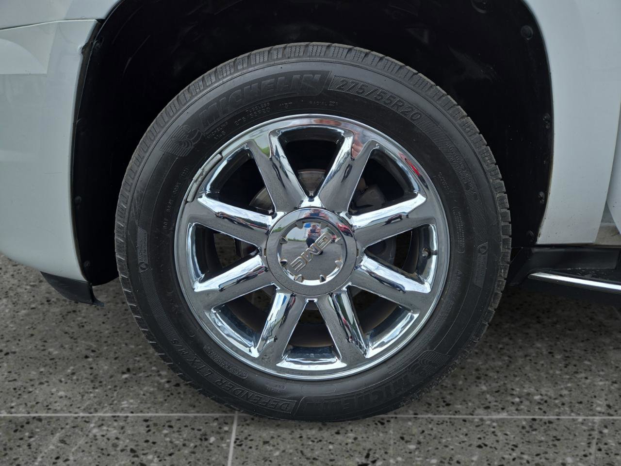 Used 2011 GMC Yukon XL Denali AWD/4WD image 9