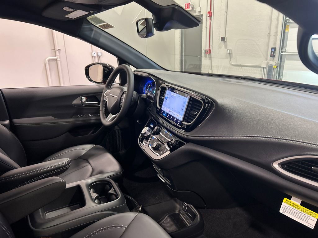 New 2026 Chrysler Pacifica Select AWD/4WD image 36