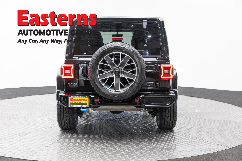 Used 2023 Jeep Wrangler Unlimited Sahara AWD/4WD image 8