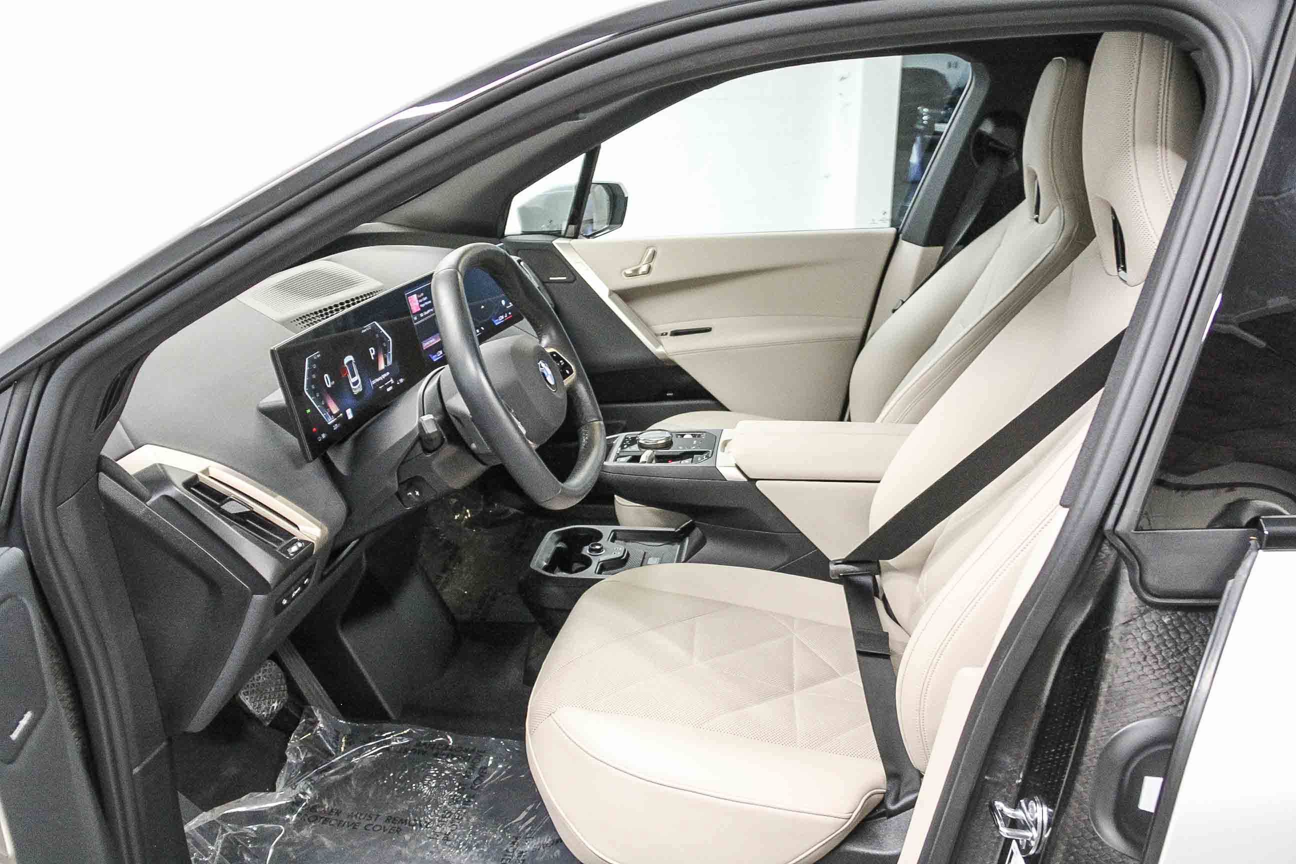 Used 2026 BMW iX xDrive45 w/ Premium Package image 18