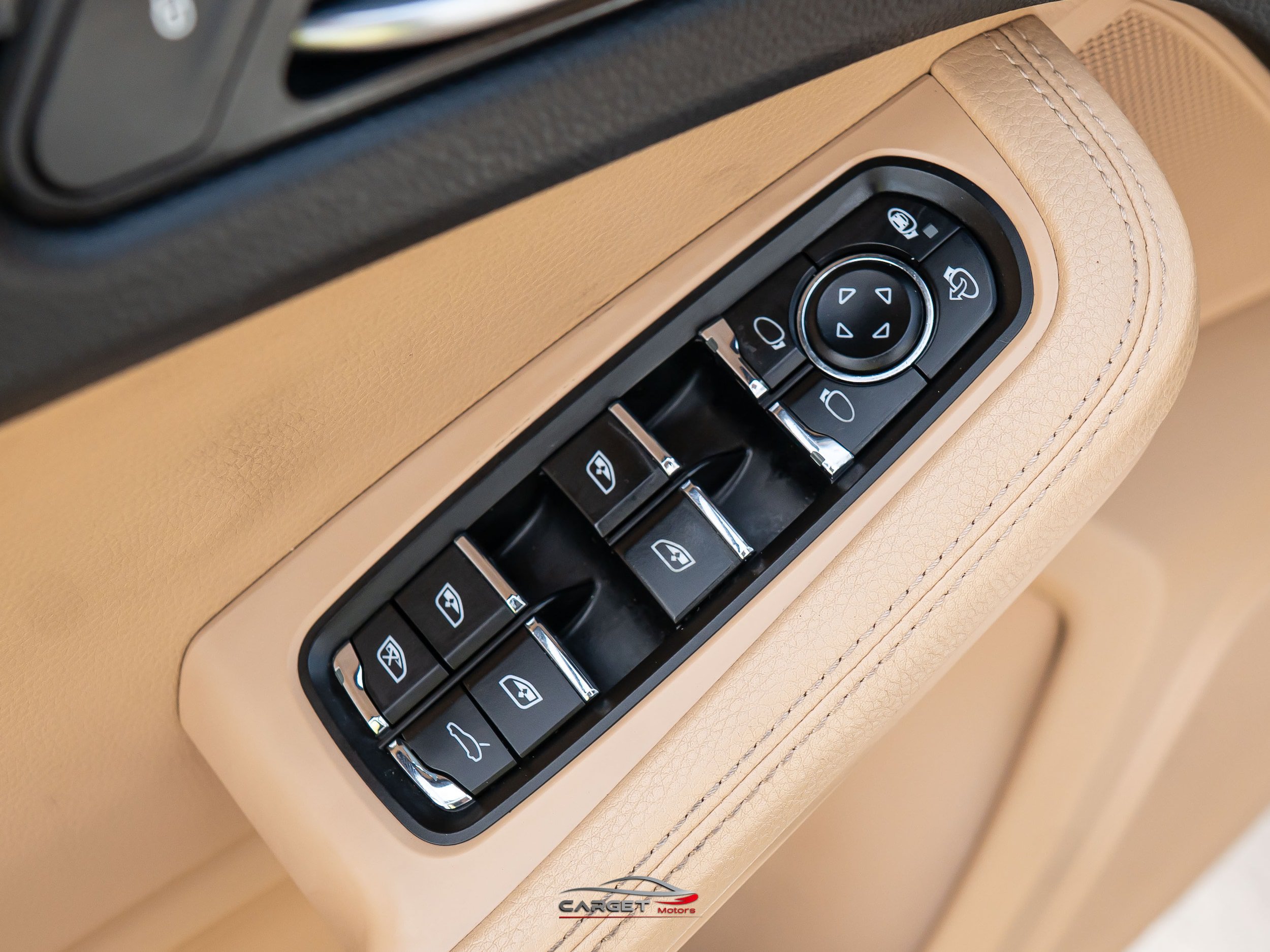 Used 2018 Porsche Macan AWD/4WD image 42