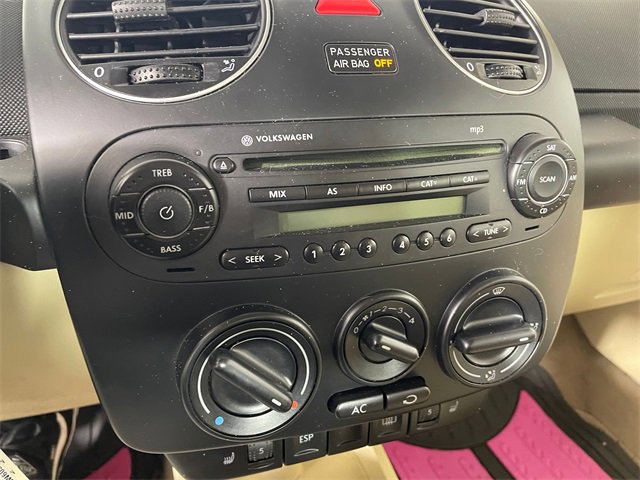 Used 2009 Volkswagen Beetle S image 7