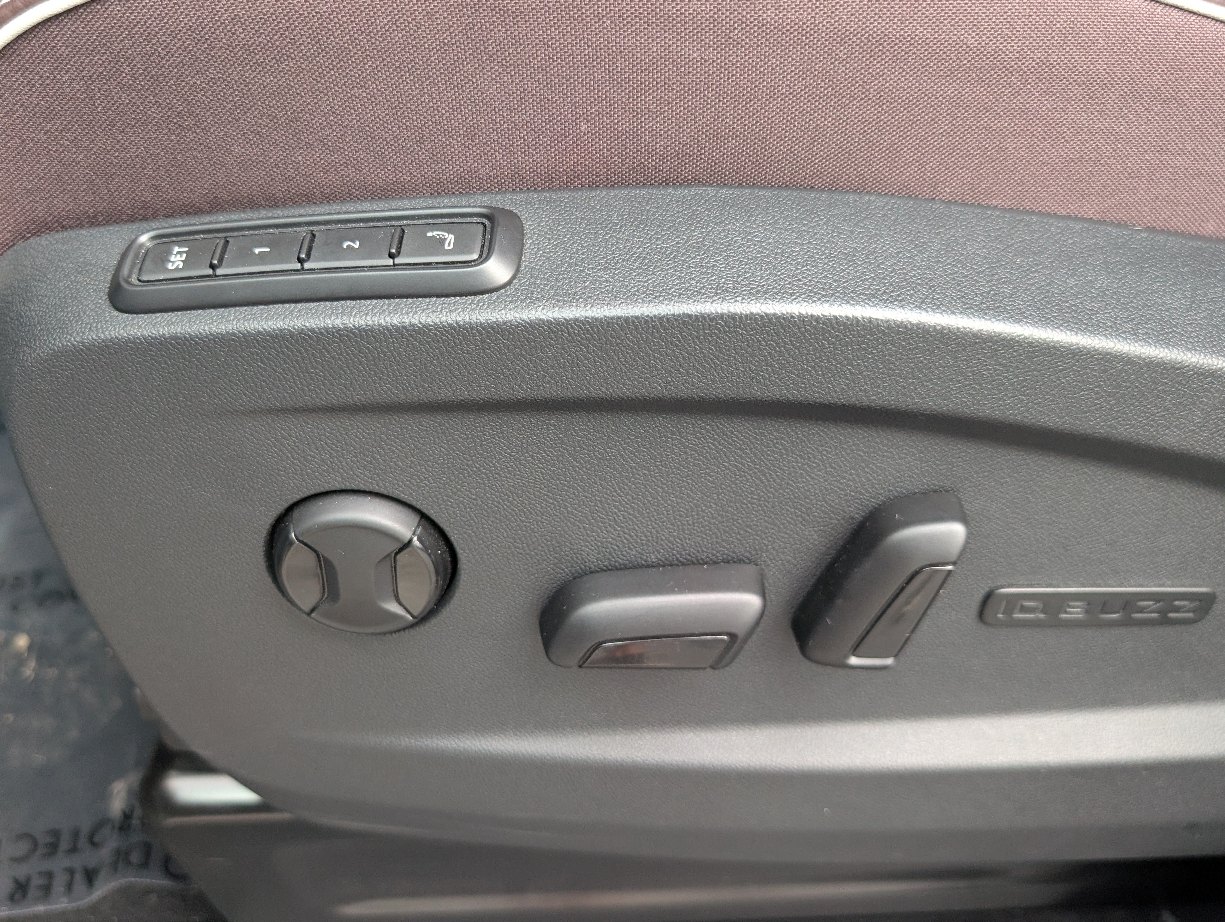 Used 2025 Volkswagen ID. Buzz Pro S Plus w/ Cupholders Package RWD image 23