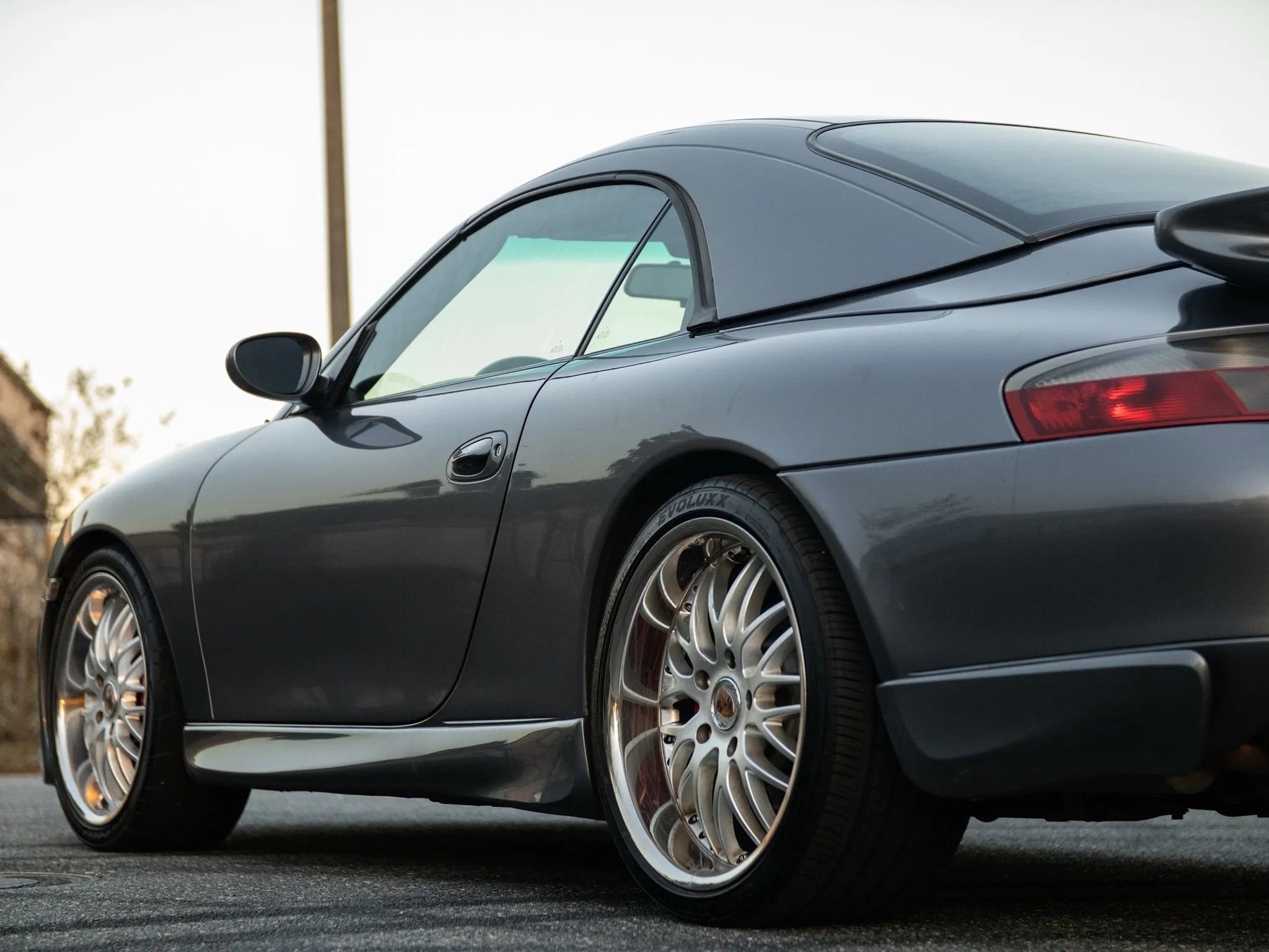 Used 2001 Porsche 911 Carrera 4 image 21