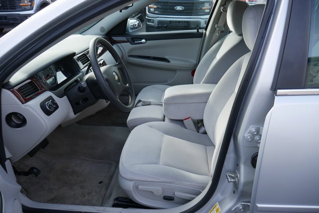 Used 2009 Chevrolet Impala LT image 2