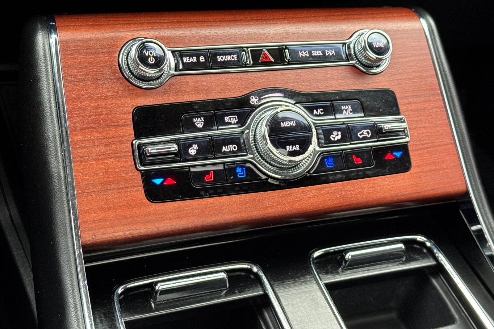 Used 2023 Lincoln Aviator Reserve w/ Equipment Group 201A RWD image 21