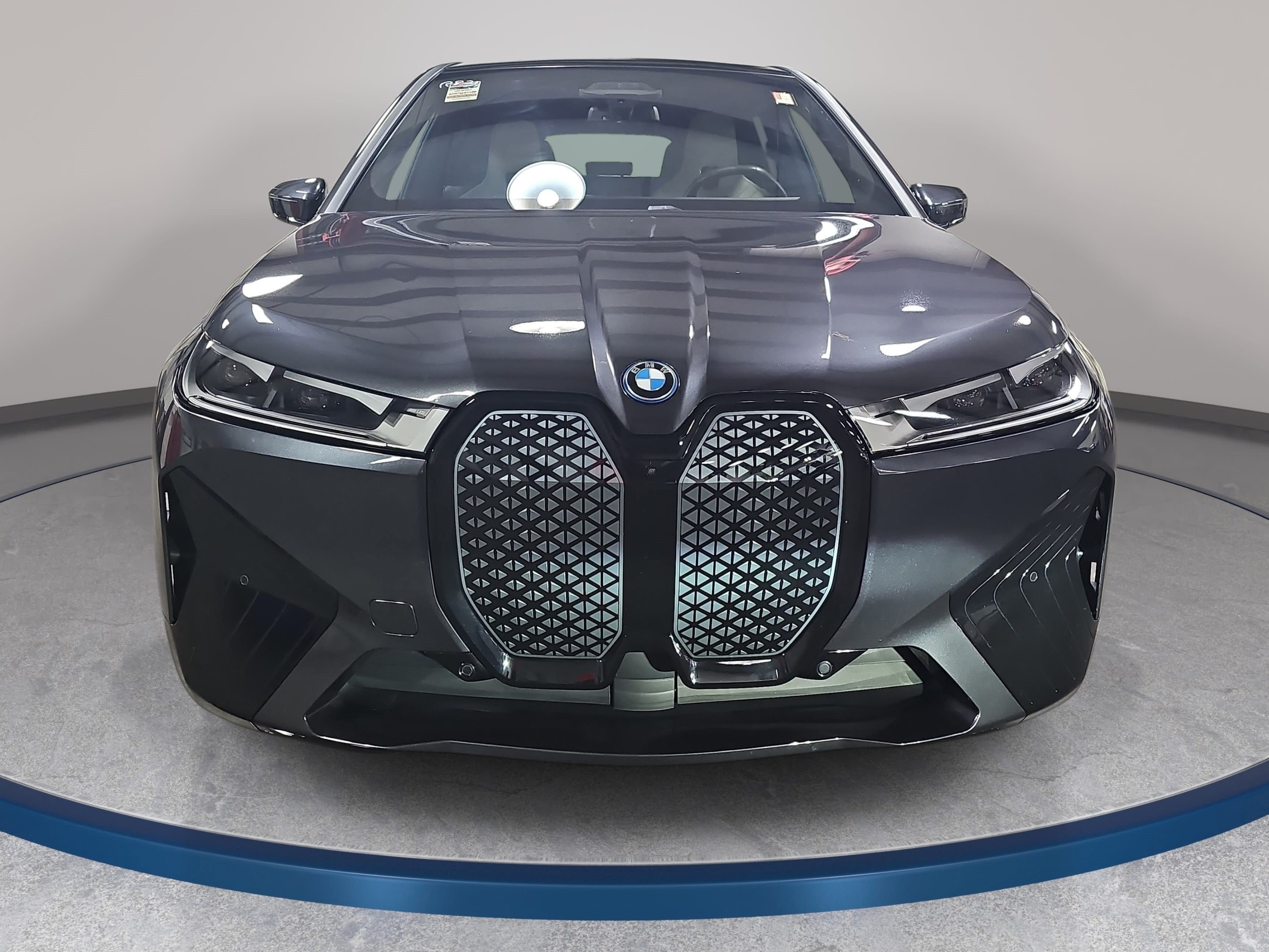 Used 2024 BMW iX xDrive50 w/ Premium Package AWD/4WD image 2