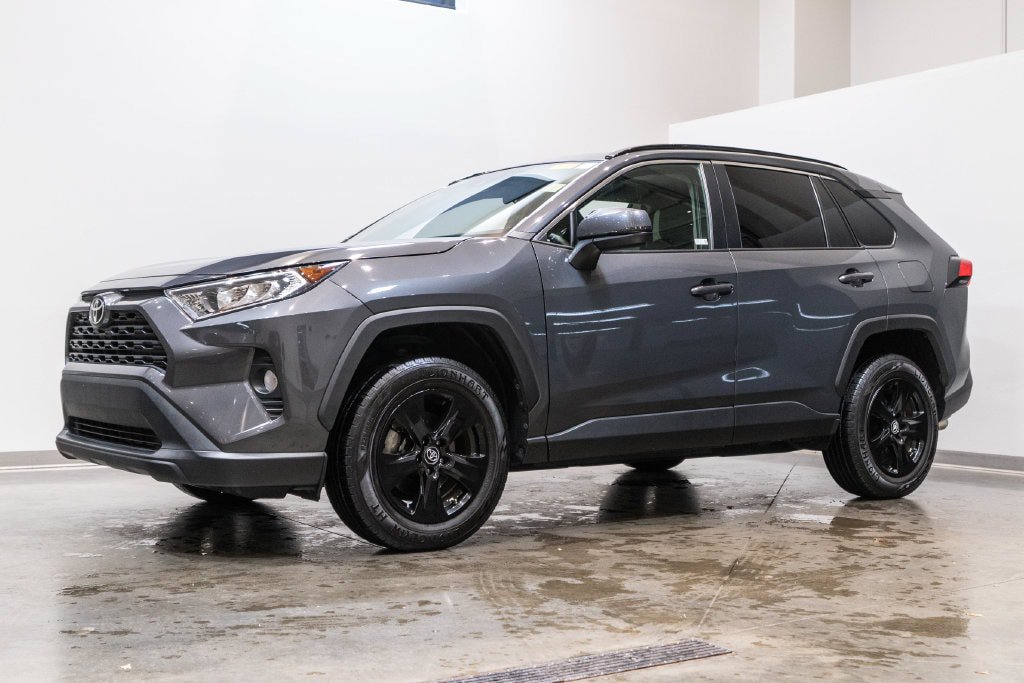 Used 2021 Toyota RAV4 XLE AWD/4WD image 3
