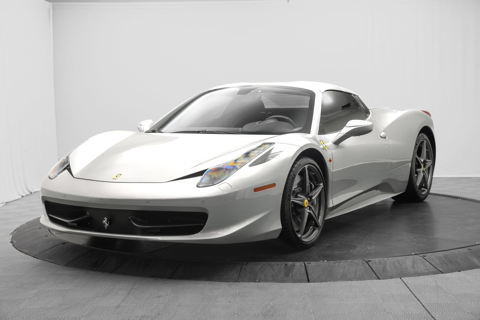 Used 2012 Ferrari 458 Spider RWD image 11
