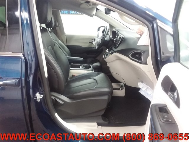 Used 2021 Chrysler Pacifica Touring-L image 15