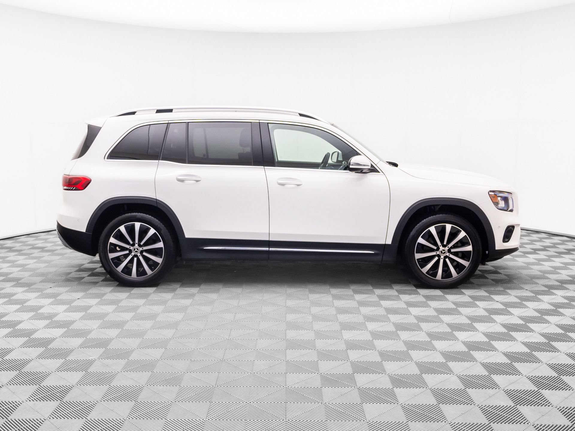 Used 2023 Mercedes-Benz GLB 250 4MATIC image 6
