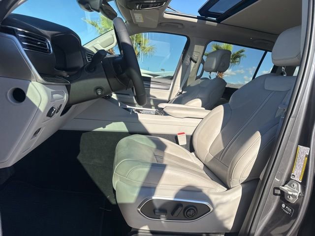 Used 2024 Jeep Wagoneer 2WD w/ Premium Group I image 18