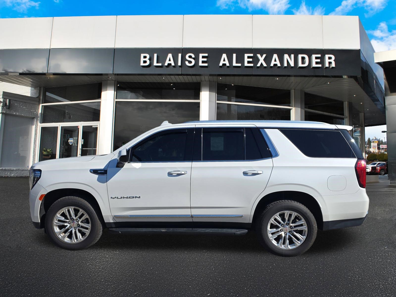 Used 2023 GMC Yukon SLT AWD/4WD image 6