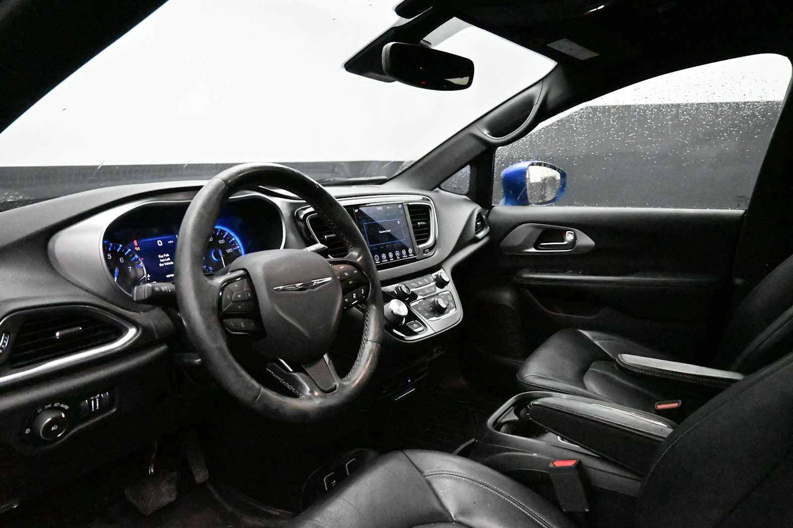 Used 2019 Chrysler Pacifica Touring-L Plus w/ Advanced Safetytec Group FWD image 17