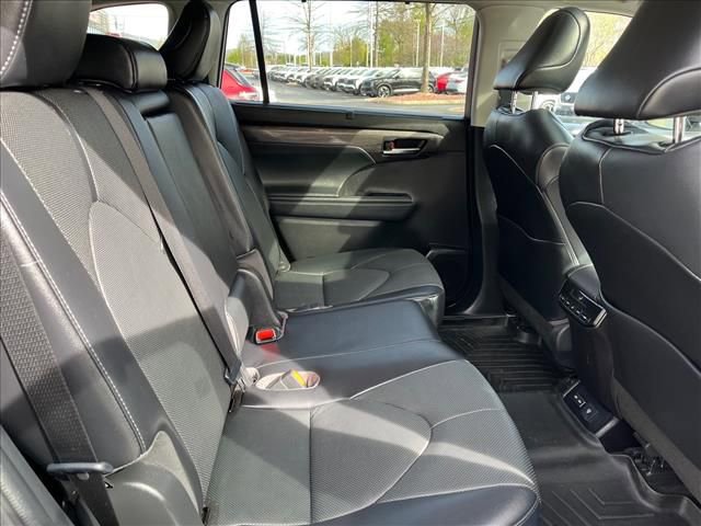 Used 2022 Toyota Highlander Limited image 17