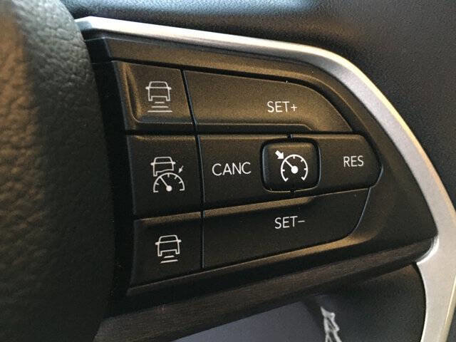 Used 2023 Jeep Grand Cherokee L Limited w/ Luxury Tech Group II image 13