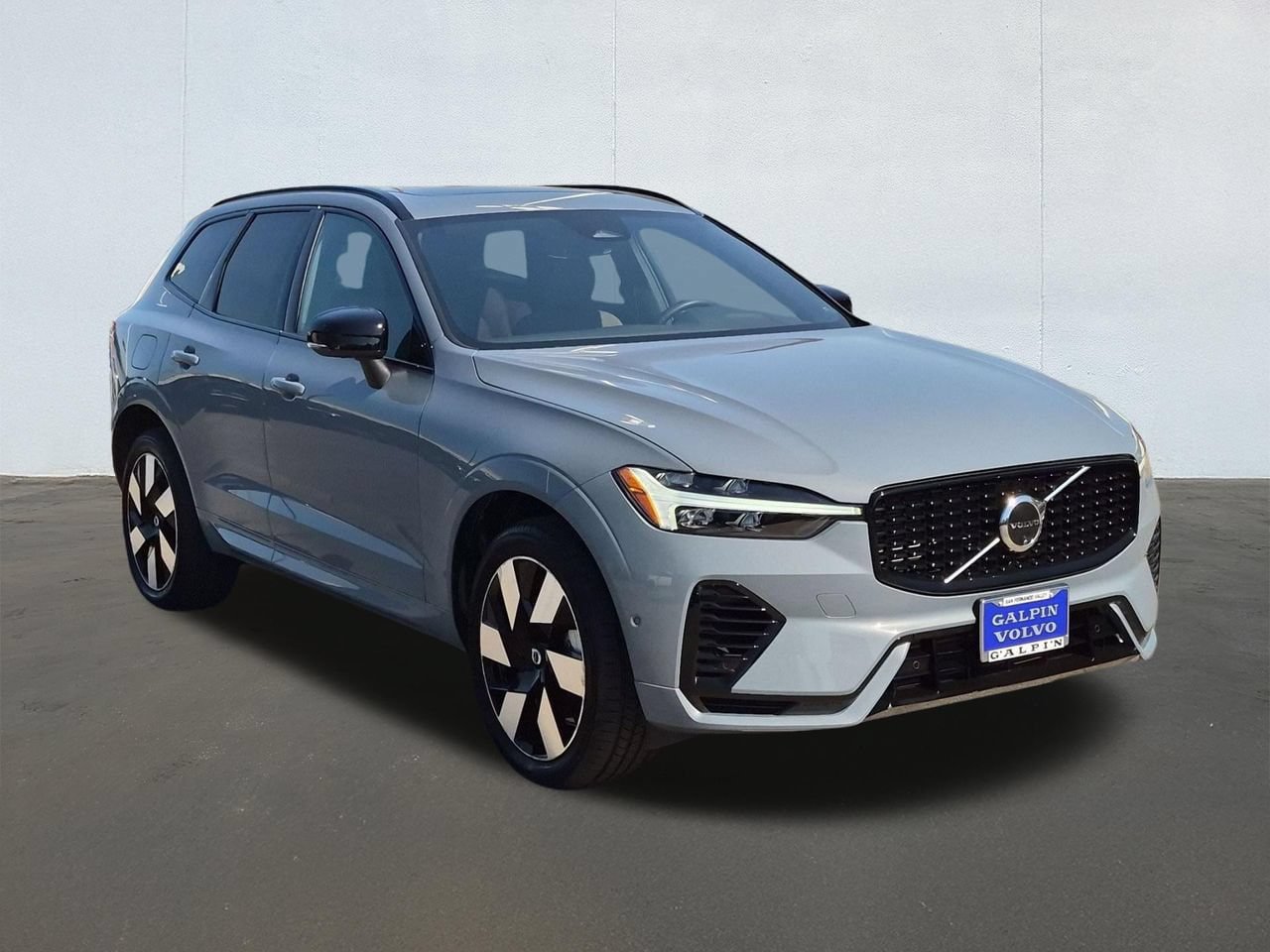 Certified 2024 Volvo XC60 T8 Plus AWD/4WD image 3