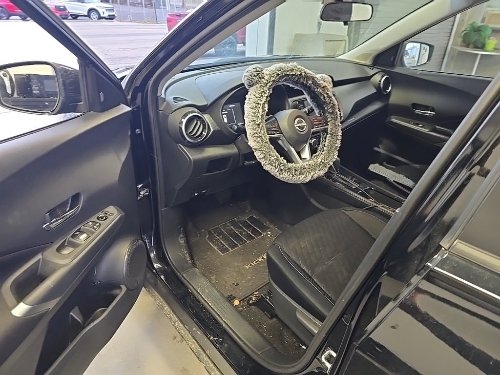 Used 2023 Nissan Kicks SV image 5