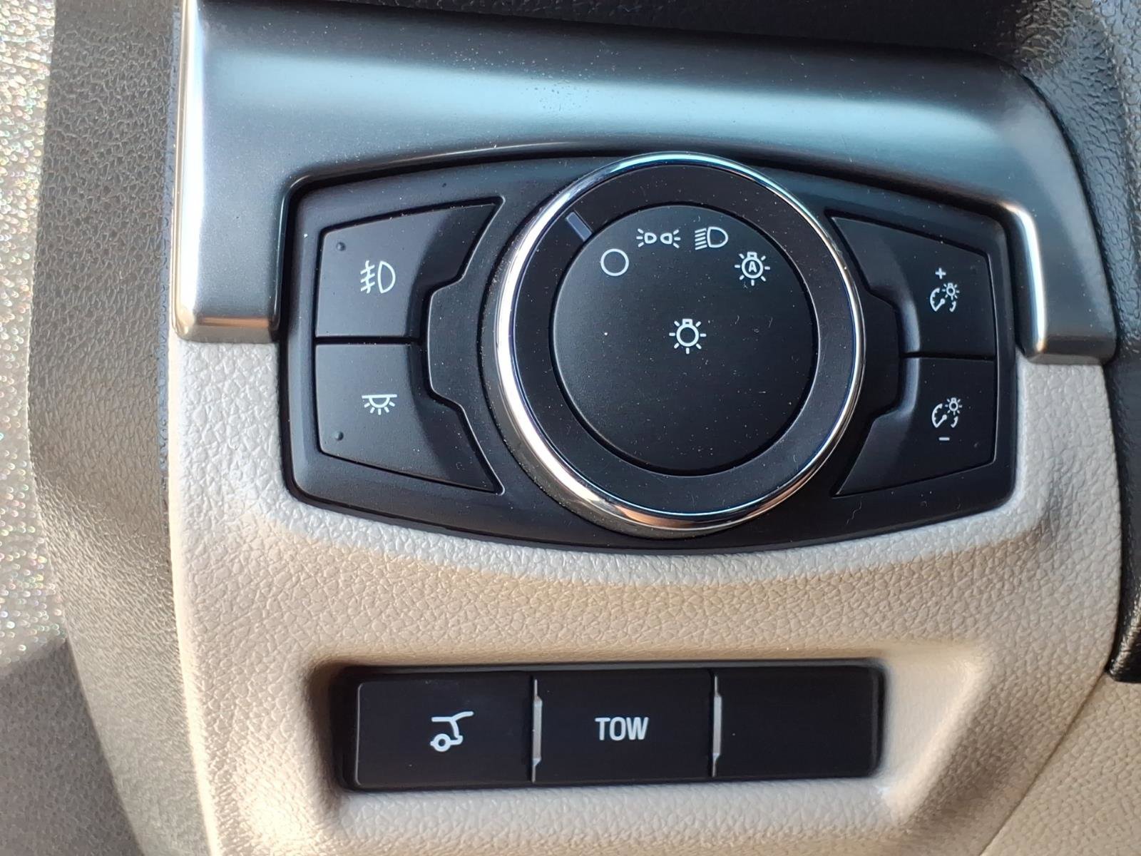 Used 2018 Ford Explorer XLT w/ Equipment Group 202A FWD image 25