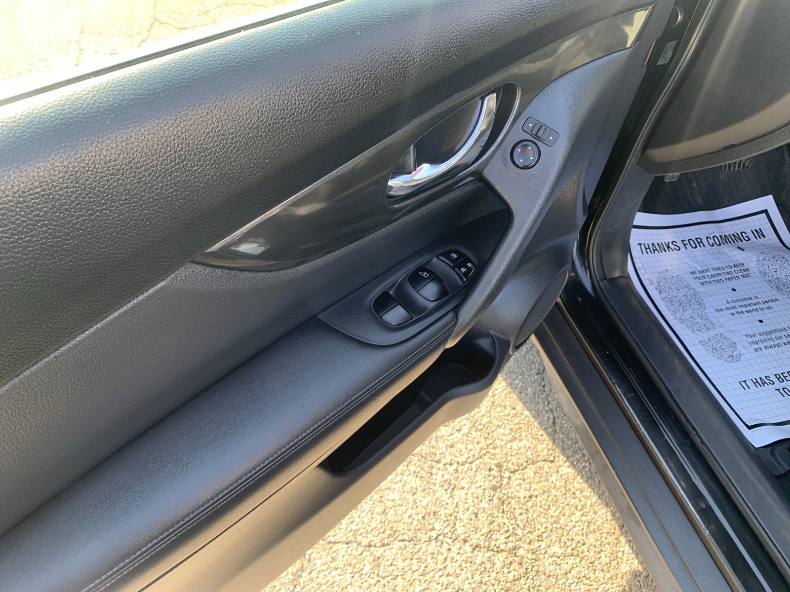 Used 2018 Nissan Rogue SV FWD image 8