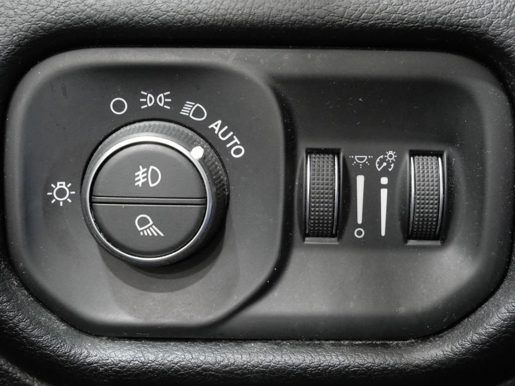 Used 2022 RAM 1500 Laramie AWD/4WD image 12