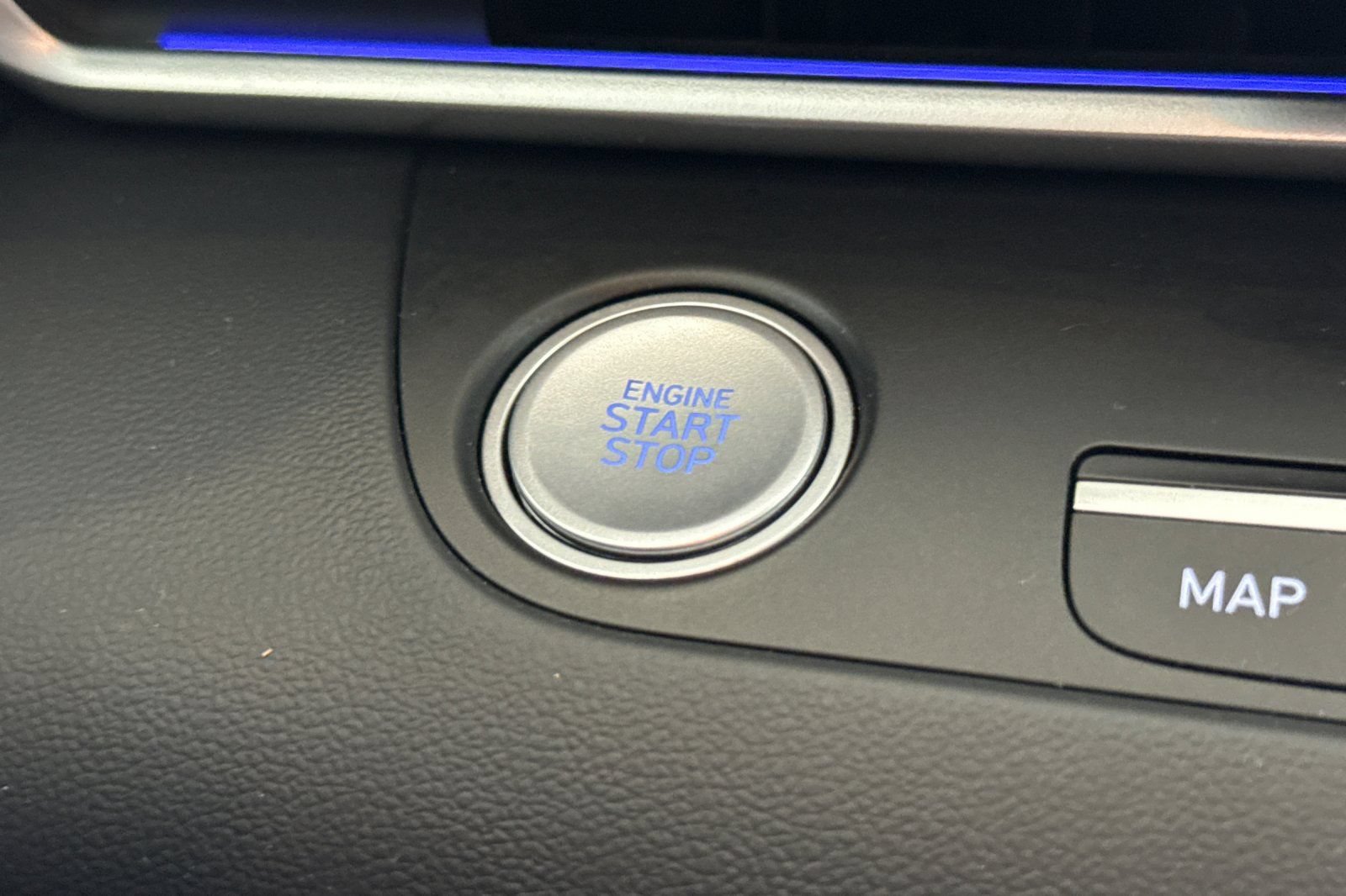 Used 2025 Hyundai Elantra Limited FWD image 24