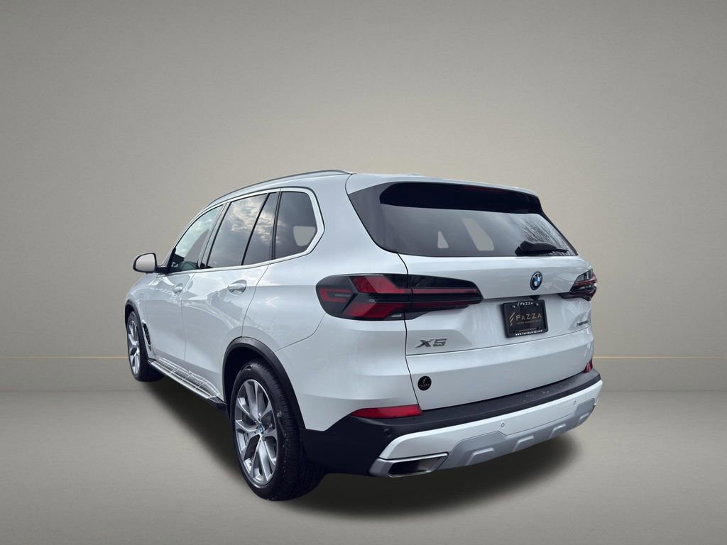Used 2025 BMW X5 xDrive50e image 4