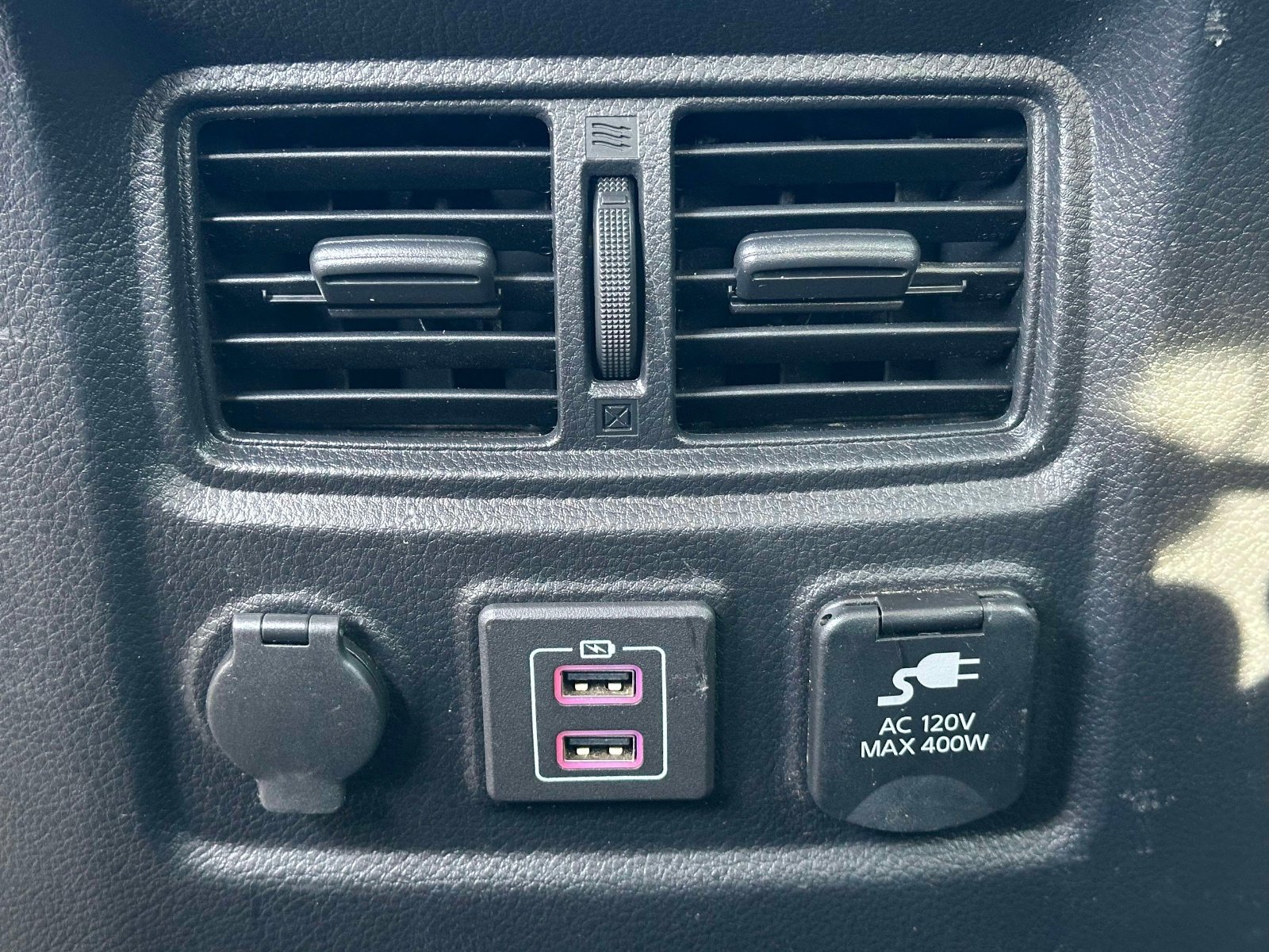 Used 2020 Nissan Titan SV w/ SV Convenience Package image 28