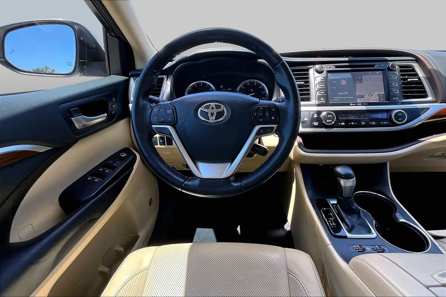 Used 2018 Toyota Highlander Limited FWD image 6