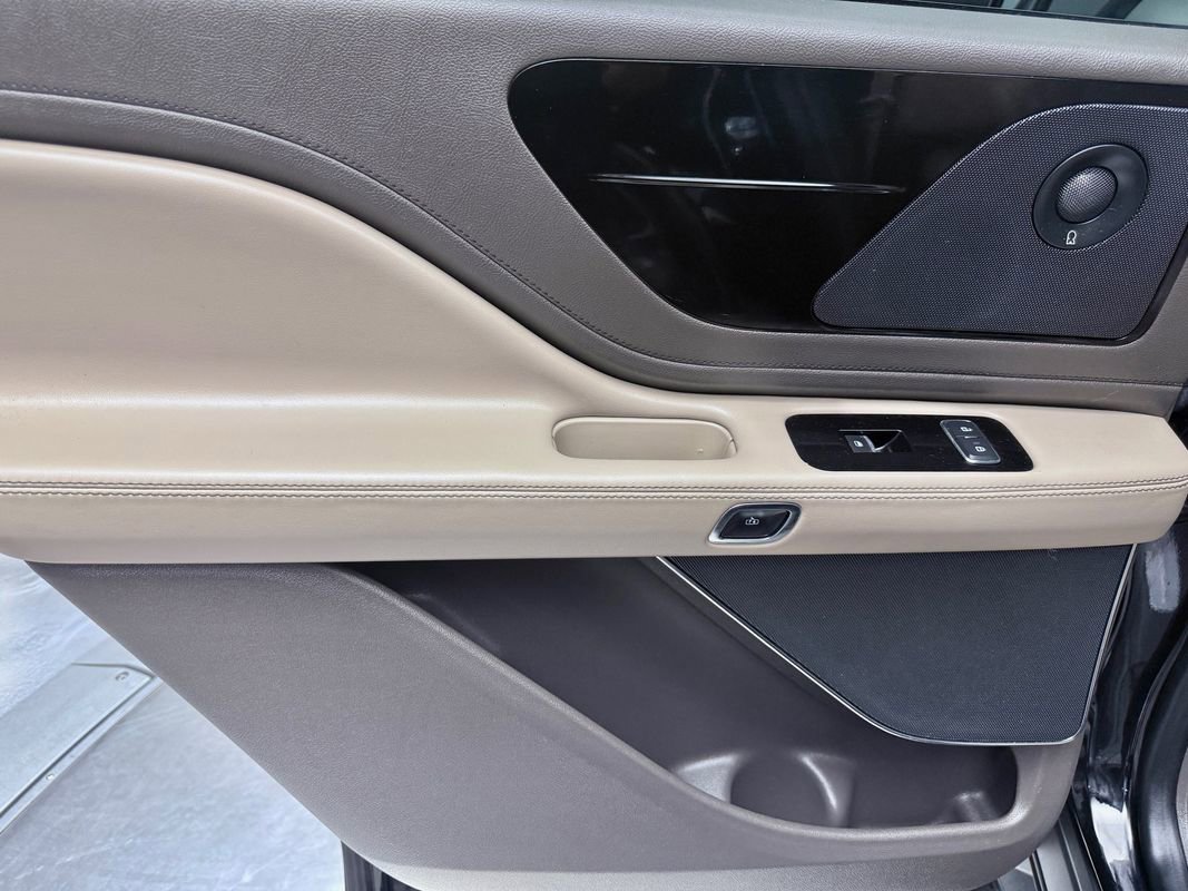 Used 2021 Lincoln Aviator Reserve w/ Equipment Group 201A image 16