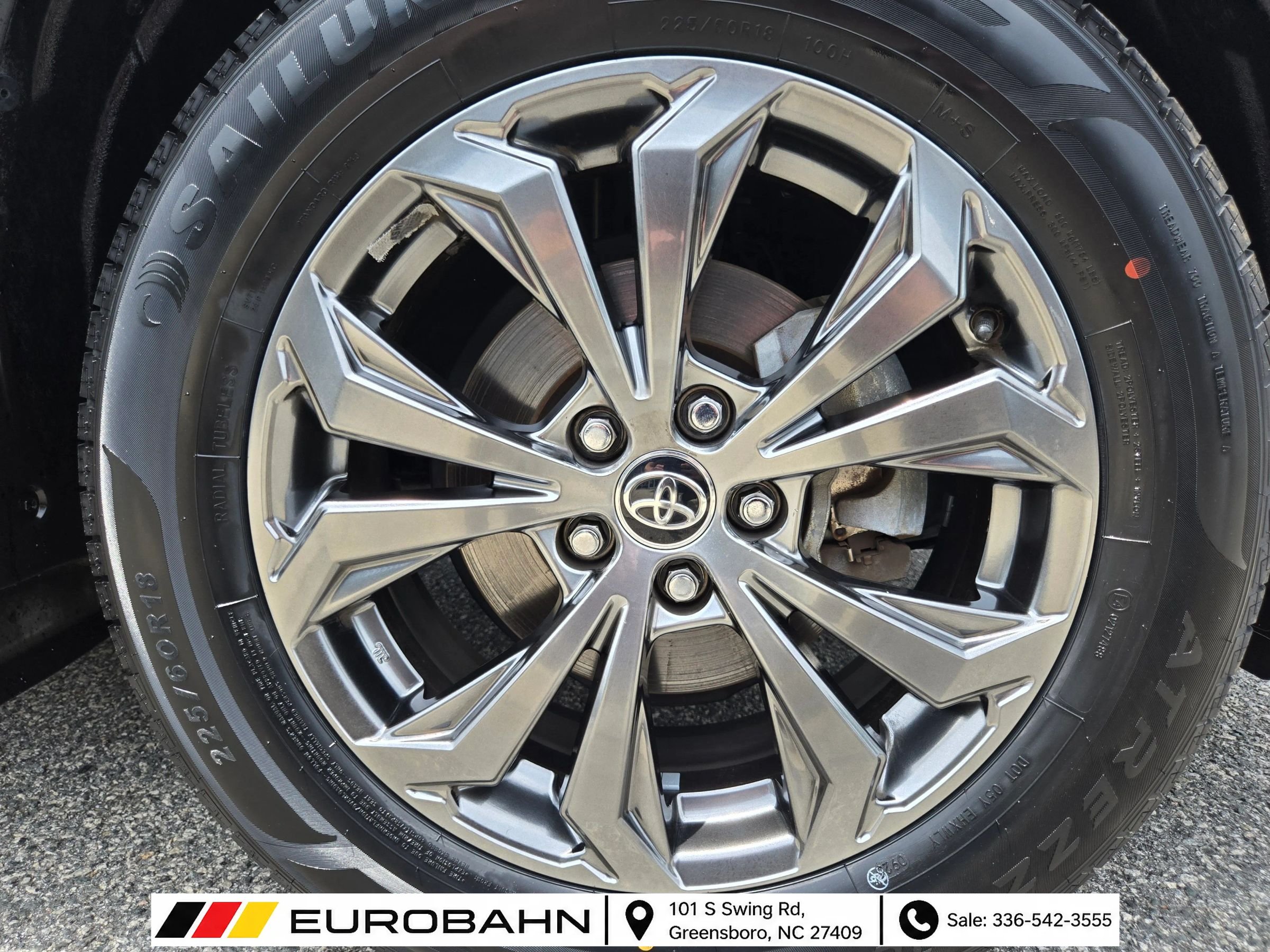 Used 2022 Toyota RAV4 XLE Premium AWD/4WD image 33