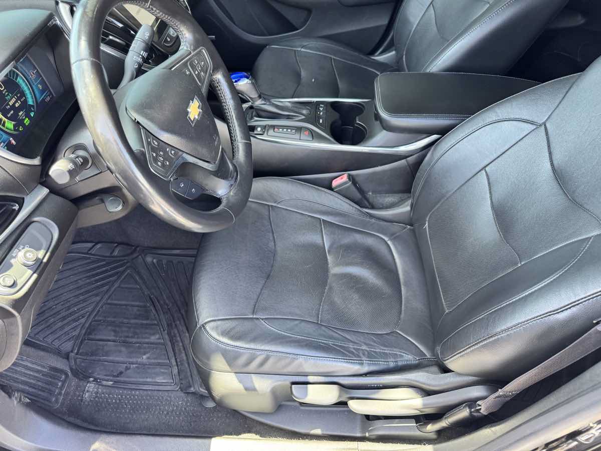 Used 2017 Chevrolet Volt Premier w/ Driver Confidence II Package FWD image 37