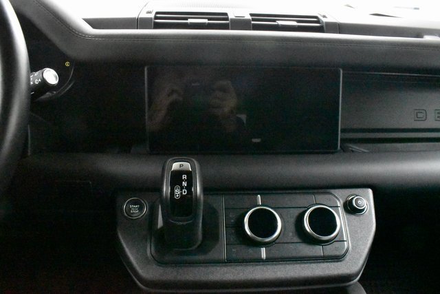 Used 2024 Land Rover Defender 90 X-Dynamic SE image 19
