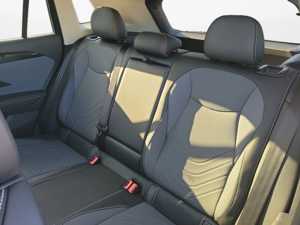 New 2026 Volkswagen Tiguan SE image 12