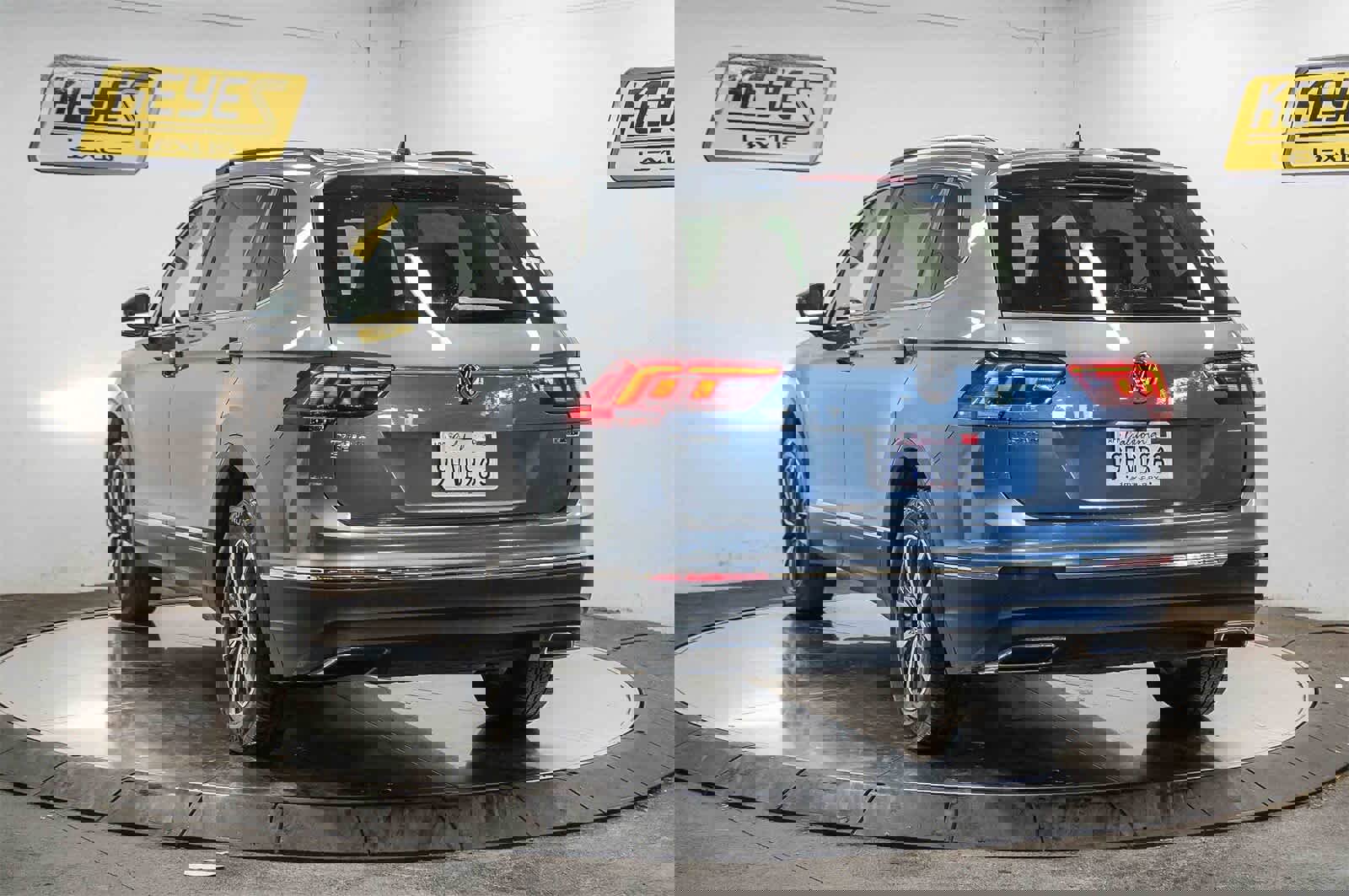 Used 2020 Volkswagen Tiguan SE image 2